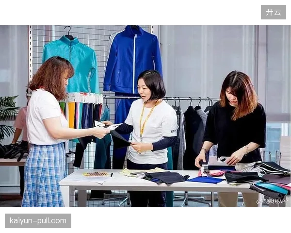 安踏千店计划挺进东南亚：泰国曼谷旗舰店如何依据本地热带气候调整产品设计闭环？